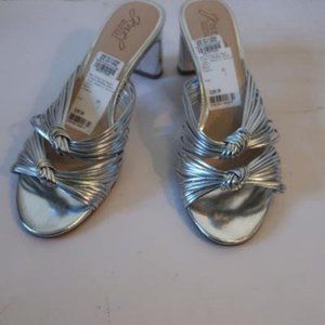 NWT Womens Jewel Badgley Mischka "Cheryl" Silver Leather Heeled Sandal Sz 9 *